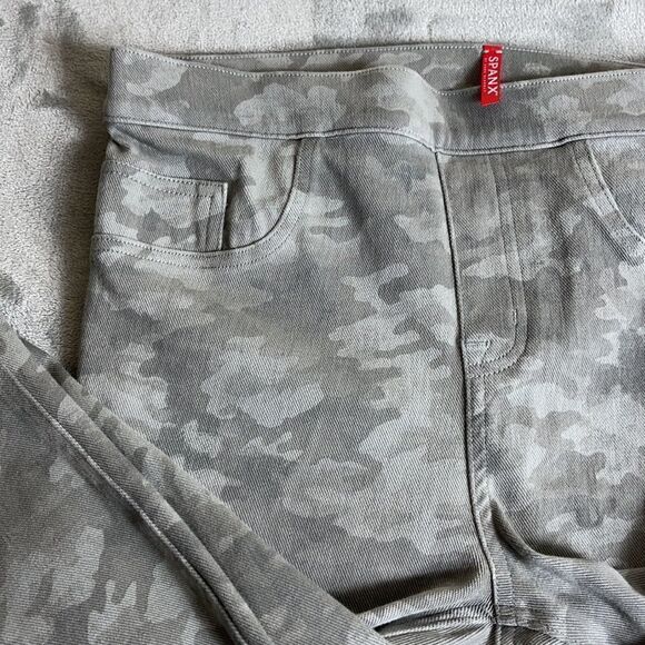 SPANX Camouflage Leggings medium - Picture 3 of 10